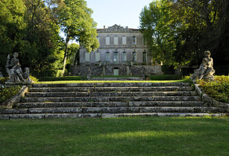 Vue du jardin du Château de L'Engarran