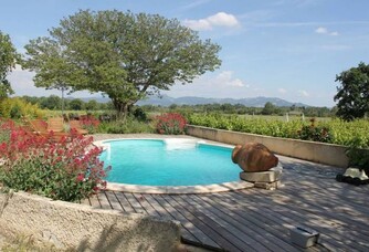  Domaine Rouge-Bleu - La piscine avec vue sur les vignes